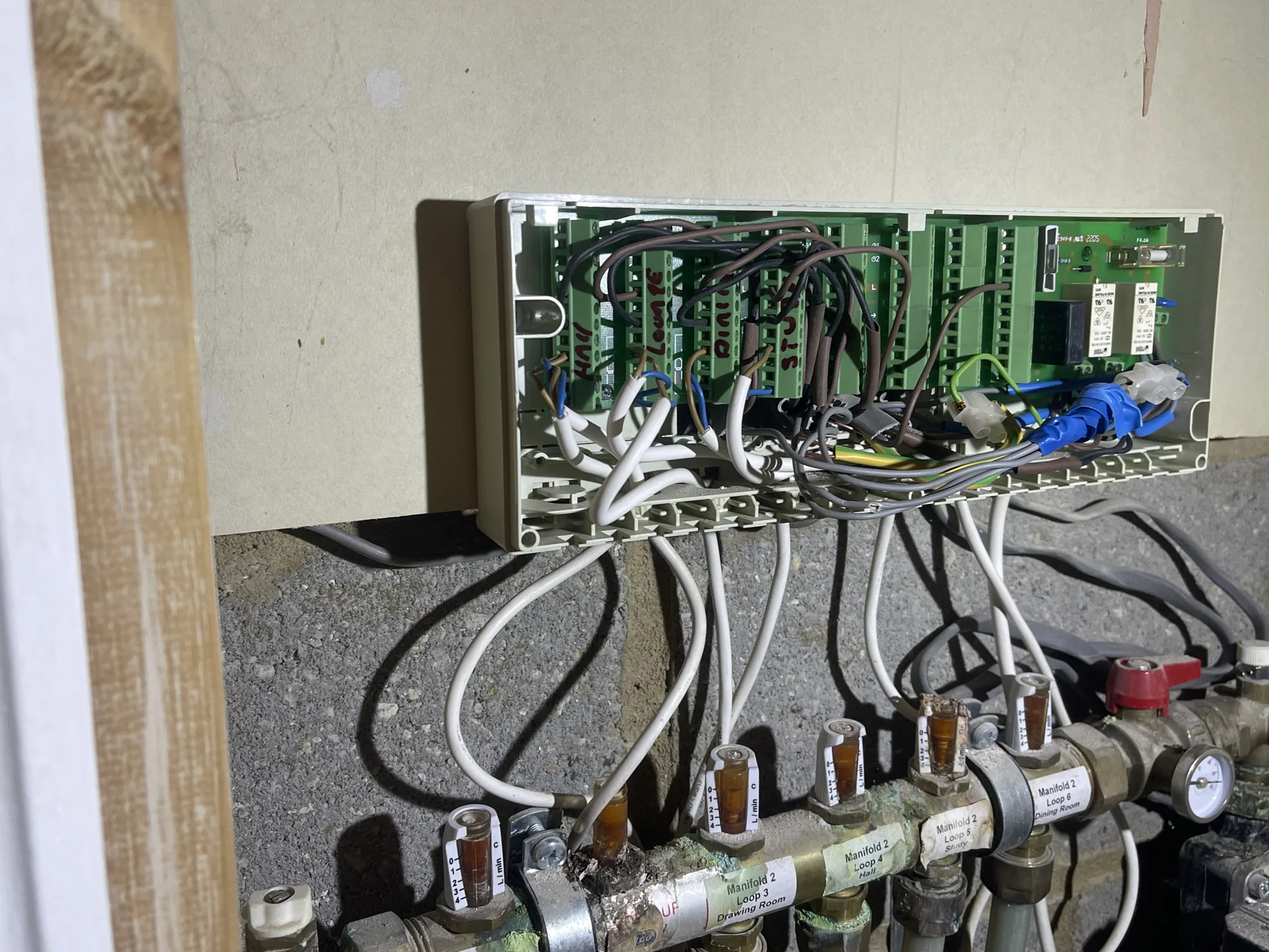 Underfloor heating wiring centre and controls